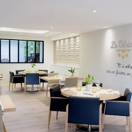 Logis Du Parc Hotel 3*