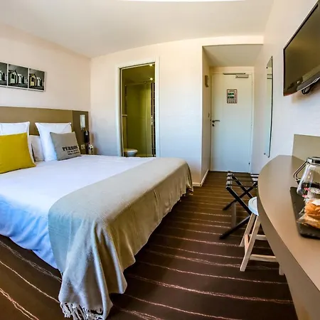 Logis Du Parc Hotel 3*