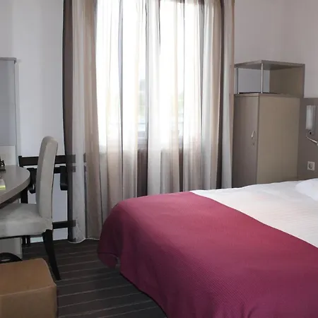 Logis Du Parc Hotel 3*